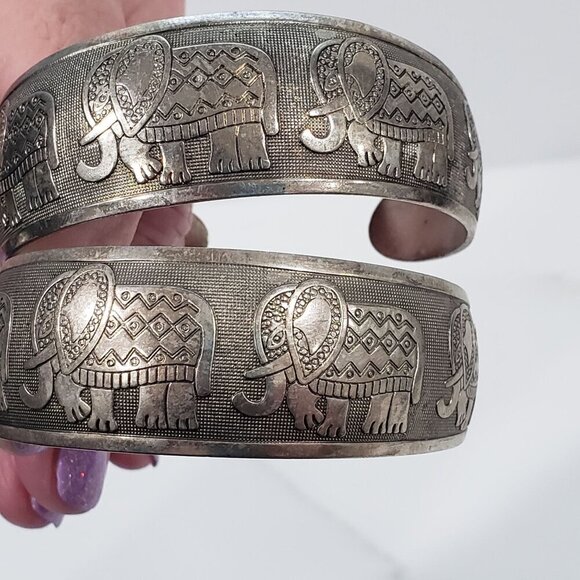 Set of 2 Vintage Elephant Cuff Bangle Bracelets Etched Engraved Boho Silver Tone - Picture 5 of 11